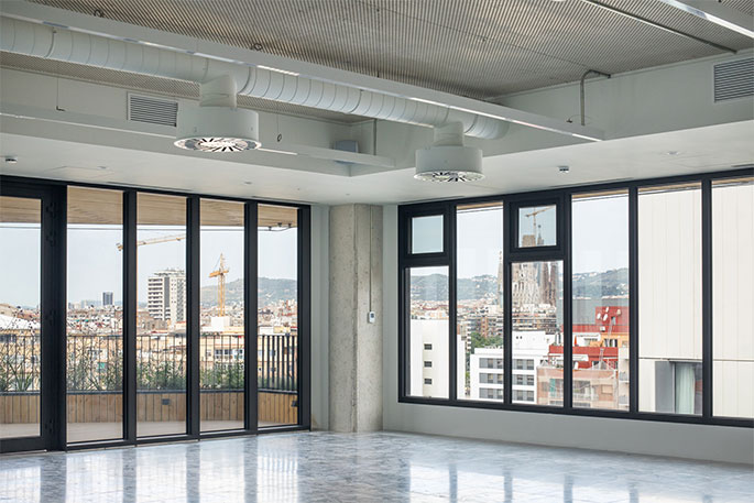 arquitectura y empresa batlleiroig bir oficinas entrega edificio nzeb barcelona
