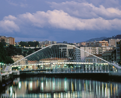 arquitectura_Bilbao_puente Zubizuri_www.bilbaoturismo.ne