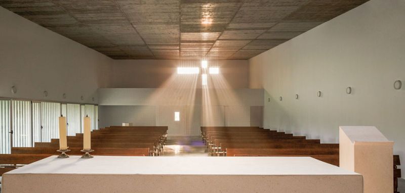 arquitectura_Elisa Valero_iglesia Playa Granada_rasgaduras luz