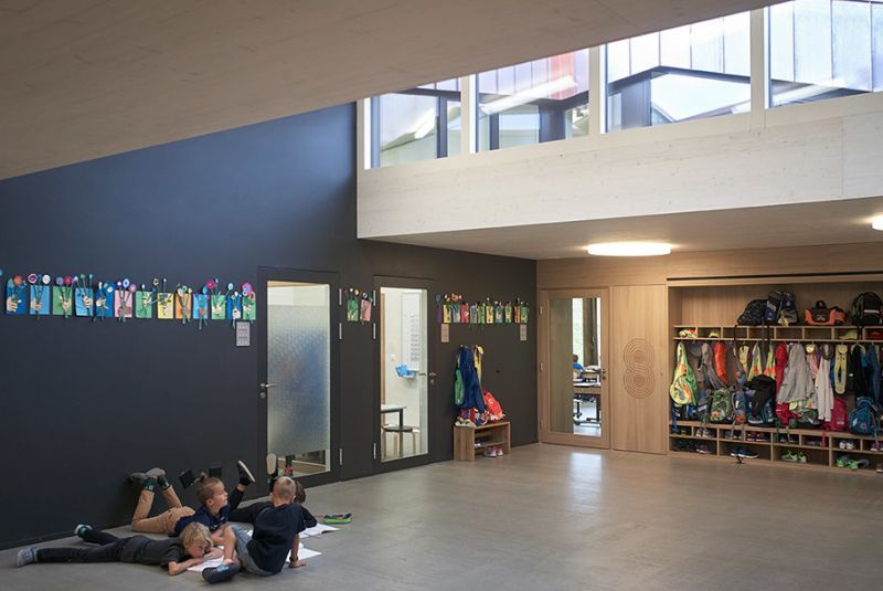 arquitectura sostenible_escuela Suiza_Skop_aulas