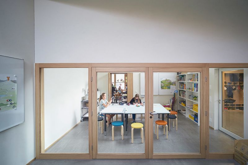 arquitectura sostenible_escuela Suiza_Skop_aulas