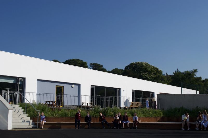 arquitectura_St Bronaghs Primary School_fachada trasera