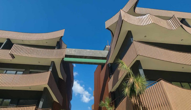 Amira District - Imagen de detalle de la pasarela