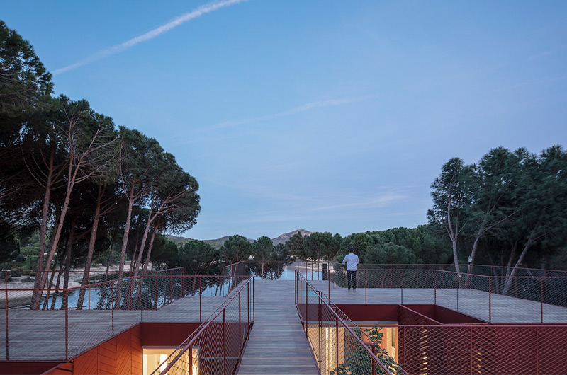 Arquitectura y Empresa, arquitectura, construcción, materiales de construcción, arquitectura y materiales, acero inoxidable, acero, mallas de acero, sostenible, sostenibilidad, cables de acero, mallas tensadas, solución sostenible, calidad, durabilidad, eficiencia, diseño, larga vida útil, material reciclado, sistemas de cerramiento, fachadas, barandillas, estructuras de seguridad