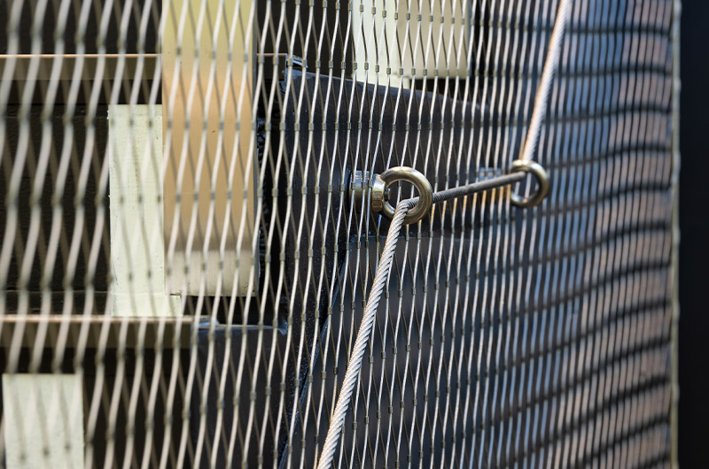 Arquitectura y Empresa, arquitectura, construcción, materiales de construcción, arquitectura y materiales, acero inoxidable, acero, mallas de acero, sostenible, sostenibilidad, cables de acero, mallas tensadas, solución sostenible, calidad, durabilidad, eficiencia, diseño, larga vida útil, material reciclado, sistemas de cerramiento, fachadas, barandillas, estructuras de seguridad