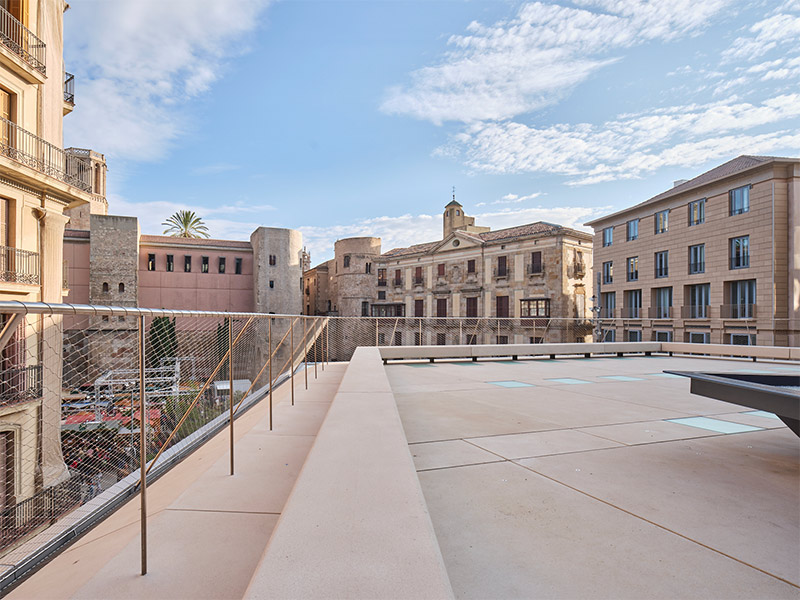 Arquitectura y Empresa, arquitectura, ARC 316, Barcelona, España, Col·legi d’Arquitectes de Catalunya, COAC, PERIS+TORAL ARQUITECTES, rehabilitación, proyecto de arquitectura, centro de exposiciones, museo, espacio polivalente, espacios flexibles, arquitectura contemporánea, acero inoxidable, Carl Stahl, malla X-TEND®, diseño de producto, barandilla, detalle técnico, arquitectura urbana, José Hevia