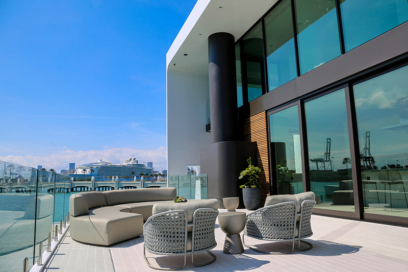 Arkup-casa-flotante-_Miami_terraza salón exterior