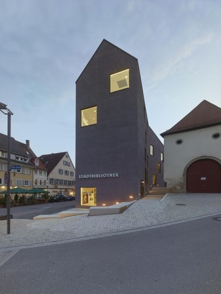 arquitectura_y_empresa_biblioteca Rottenburg_fachada 