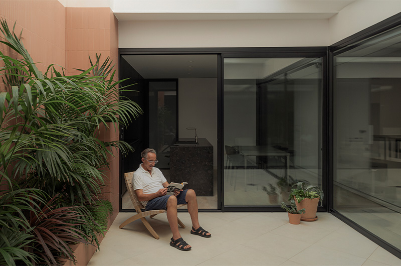 Arquitectura y Empresa, arquitectura, construcción, interiorismo, diseño de interiores, Valencia, Chiralt Arquitectos, Alberto Chiralt, vivienda, unifamiliar, arquitectura residencial, proyecto de reforma, reforma integral, Moncada, Valencia, España, espacio diáfano, proyectos de arquitectura, patio interior, casa patio