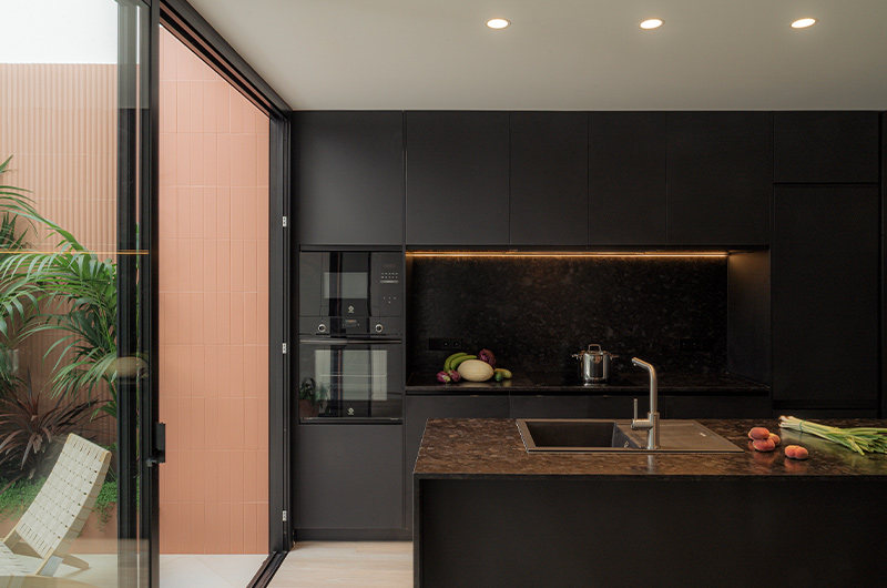 Arquitectura y Empresa, arquitectura, construcción, interiorismo, diseño de interiores, Valencia, Chiralt Arquitectos, Alberto Chiralt, vivienda, unifamiliar, arquitectura residencial, proyecto de reforma, reforma integral, Moncada, Valencia, España, espacio diáfano, proyectos de arquitectura, patio interior, casa patio