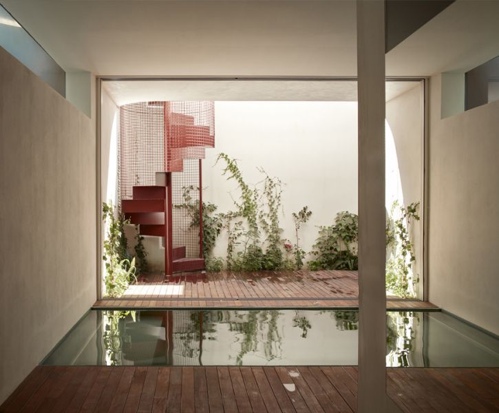 arquitectura y empresa_casa DM_piscina cubierta_