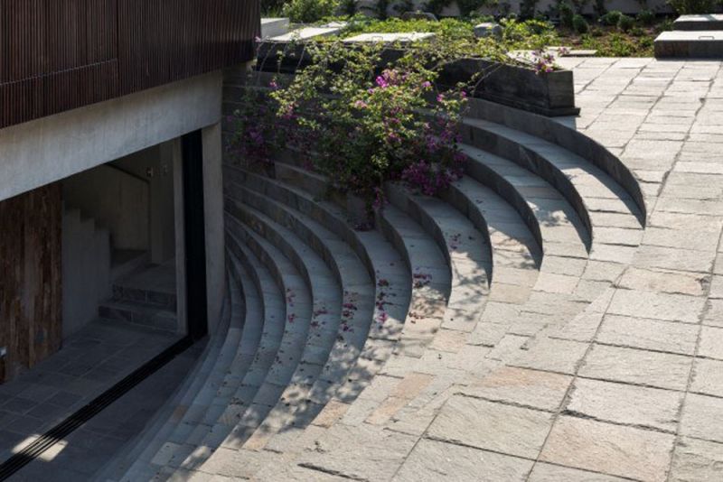casa con anfiteatro  Lima Perú_anfiteatro escaleras piedra