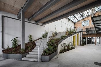 arquitectura_y_empresa_CAUE_patio interior escalera