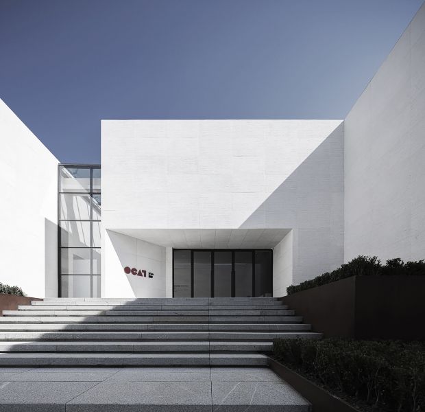 arquitectura_y_empresa_centro_cultural_fachada acceso 