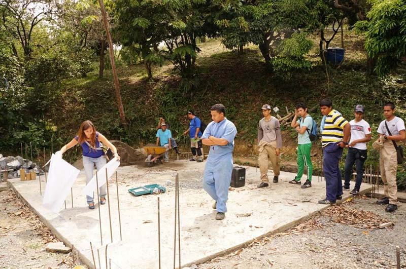 Colegiodelasaguas_ Cali_ replanteo cimientos