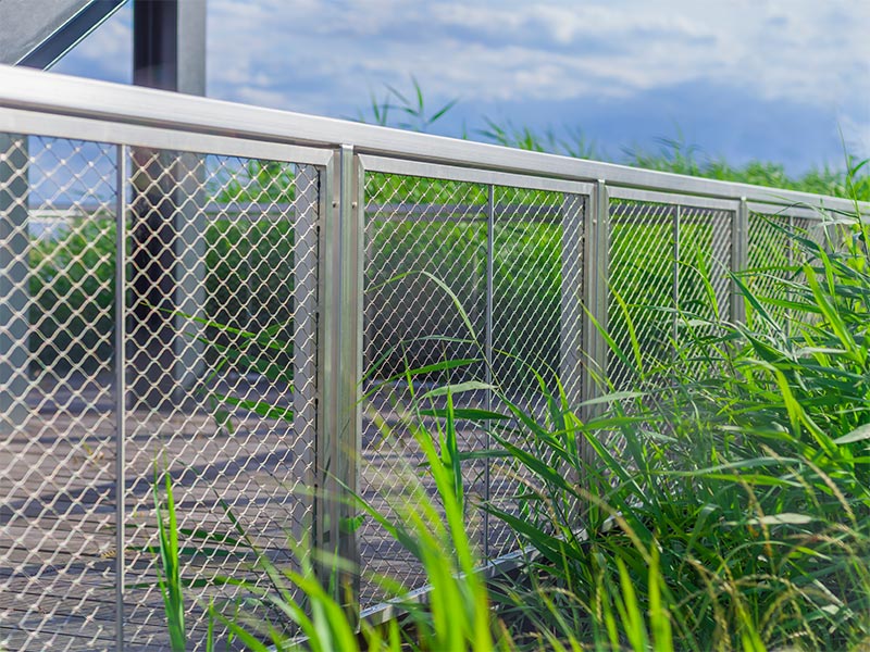 Arquitectura y Empresa, arquitectura, ARC316, soluciones arquitectónicas, fachadas, acero inoxidable, fachadas verdes, arquitectura sostenible, arquitectura ecológica, materiales sostenibles, arquitectura verde, materiales de construcción, construcciones sostenibles, acuidades verdes, sostenibilidad, materiales, mallas de acero cables de acero