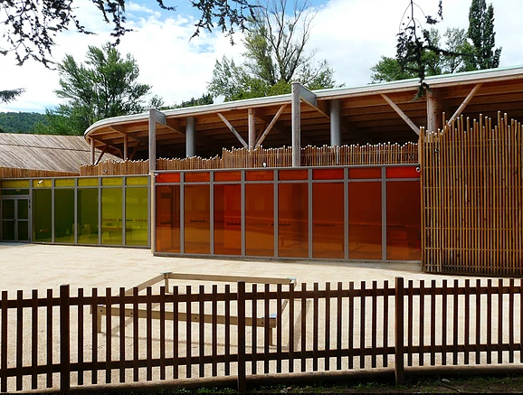 arquitectura_y_empresa_escuela en la pradera_patio.