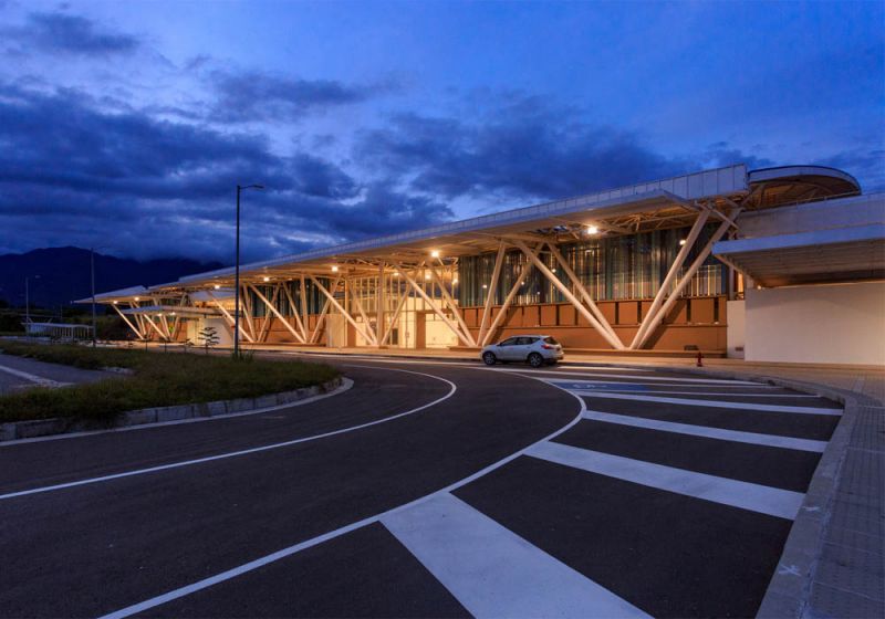 Fachada principal Aeropuerto Perales
