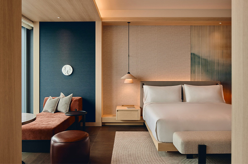 Arquitectura y Empresa, arquitectura, Japón, Japan, Tokio, hotel, hotel de lujo, hostelería, restaurante, materiales naturales, diseño de interiores, interiorismo, diseño interior, BAR Studio, Fairmont Tokyo, Peter Bennetts, arquitectura tradicional japonesa, contraste arquitectónico, arquitectura contemporánea, arquitectura en altura, Shibaura, Blue Front Shibaura South, jardín en altura, vegetación integrada, Peter Bennetts