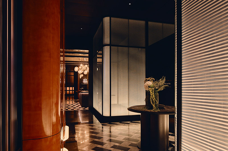 Arquitectura y Empresa, arquitectura, Japón, Japan, Tokio, hotel, hotel de lujo, hostelería, restaurante, materiales naturales, diseño de interiores, interiorismo, diseño interior, BAR Studio, Fairmont Tokyo, Peter Bennetts, arquitectura tradicional japonesa, contraste arquitectónico, arquitectura contemporánea, arquitectura en altura, Shibaura, Blue Front Shibaura South, jardín en altura, vegetación integrada, Peter Bennetts