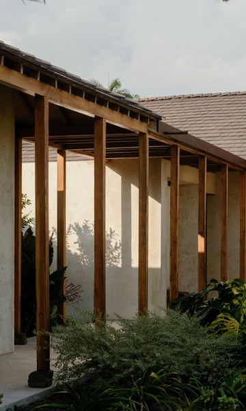 Galería y jardín de la Casa Mesaguamo