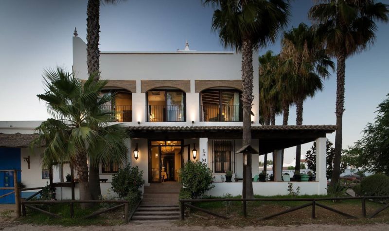 arquitectura_y_empresa_hotel-la-malvasia_acceso