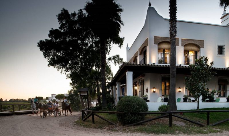 arquitectura_y_empresa_hotel-la-malvasia_esquina 4