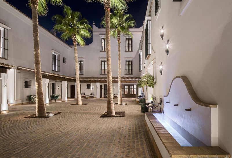 arquitectura_y_empresa_hotel-la-malvasia_patio andaluz 6