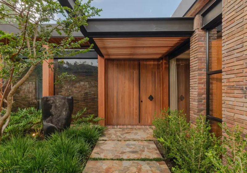 Ingreso principal de la Casa E + A