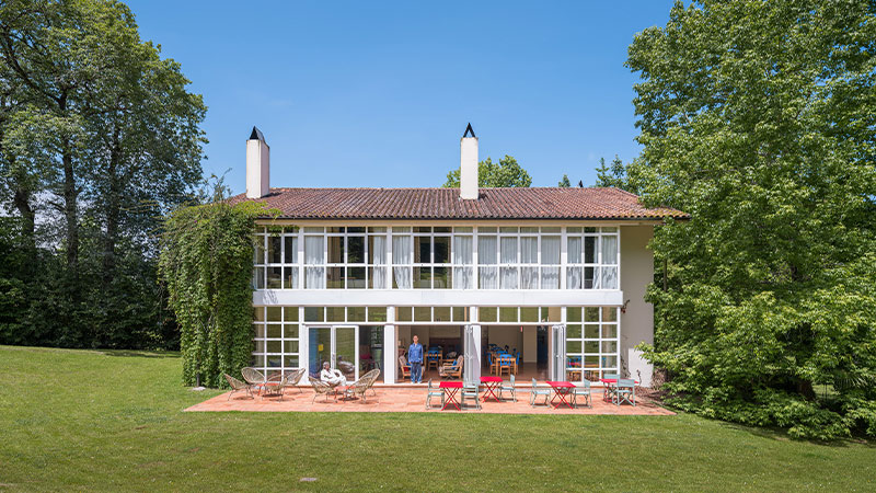 Arquitectura y Empresa, arquitectura, diseño de interiores, interiorismo, MARIANO, La Posada, hotel, rehabilitación, proyecto de reforma, Asturias, indigo, azul, arquitectura e historia, naturaleza, integración con la naturaleza, posada, arquitectura imperfecta, imagen subliminal