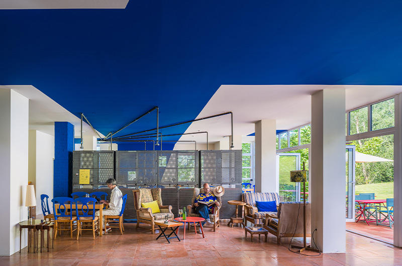 Arquitectura y Empresa, arquitectura, diseño de interiores, interiorismo, MARIANO, La Posada, hotel, rehabilitación, proyecto de reforma, Asturias, indigo, azul, arquitectura e historia, naturaleza, integración con la naturaleza, posada, arquitectura imperfecta, imagen subliminal