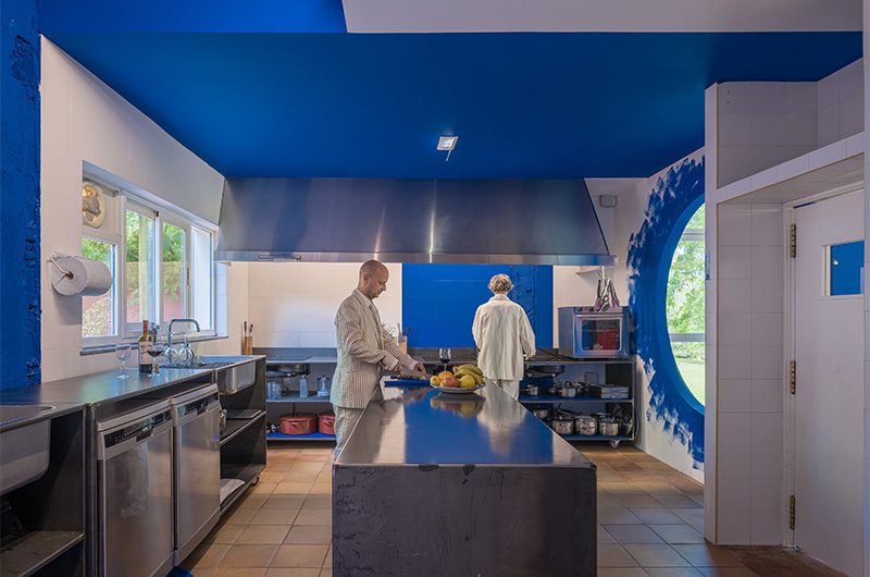 Arquitectura y Empresa, arquitectura, diseño de interiores, interiorismo, MARIANO, La Posada, hotel, rehabilitación, proyecto de reforma, Asturias, indigo, azul, arquitectura e historia, naturaleza, integración con la naturaleza, posada, arquitectura imperfecta, imagen subliminal