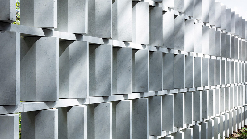 Arquitectura y Empresa, arquitectura, diseño de interiores, interiorismo, Nendo, Japón, Oki Sato, vivienda, unifamiliar, privacidad, hormigón, paneles de hormigón, Nagano, hormigón CO₂-SUICOM, Takumi Ota, Nagano, bosque, paisaje, apertura hacia el paisaje, integración con la naturaleza, solución arquitectónica, Block Wall House