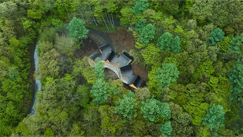 Arquitectura y Empresa, arquitectura, construcción, Japón, Japan, Nendo, vivienda, unifamiliar, casa en el bosque, naturaleza, arquitectura japonesa, Masahiro Ohgami, Hand in Hand House, Karuizawa, espacios independientes, interiorismo, diseño de interiores, casa, arquitectura residencial, casa familiar, madera, materiales naturales, minimalismo, diseño minimalista, materiales de construcción
