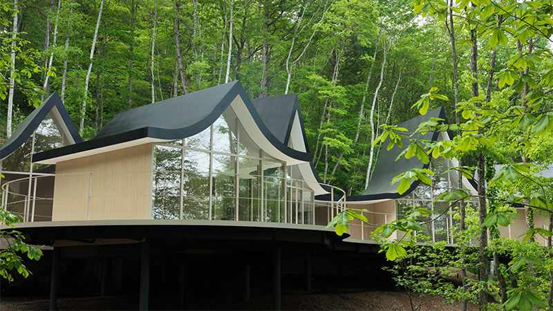 Arquitectura y Empresa, arquitectura, construcción, Japón, Japan, Nendo, vivienda, unifamiliar, casa en el bosque, naturaleza, arquitectura japonesa, Masahiro Ohgami, Hand in Hand House, Karuizawa, espacios independientes, interiorismo, diseño de interiores, casa, arquitectura residencial, casa familiar, madera, materiales naturales, minimalismo, diseño minimalista, materiales de construcción