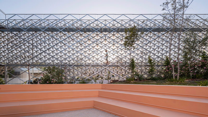 Arquitectura y Empresa, arquitectura, Mapei, Santa+Cruz Arquitectura, Murcia, España, Premio Mapei, arquitectura sostenible, economía circular, Green Building Council España, sede de VRIO, polígono industrial, eficiencia energética, arquitectura corporativa, calidad de vida, espacios de trabajo, luz natural, calidad del aire, fachada bioclimática, ventilación cruzada, construcción ecológica, sostenibilidad