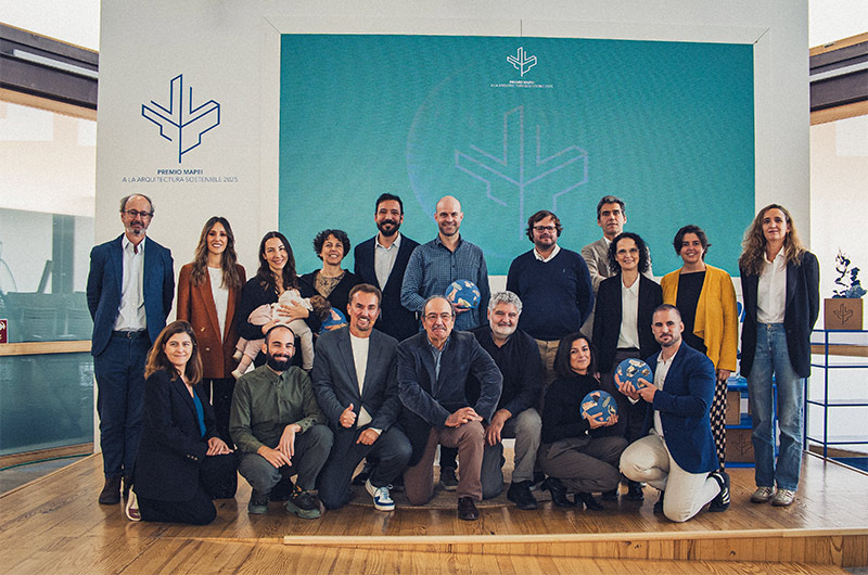 Arquitectura y Empresa, arquitectura, Mapei, Santa+Cruz Arquitectura, Murcia, España, Premio Mapei, arquitectura sostenible, economía circular, Green Building Council España, sede de VRIO, polígono industrial, eficiencia energética, arquitectura corporativa, calidad de vida, espacios de trabajo, luz natural, calidad del aire, fachada bioclimática, ventilación cruzada, construcción ecológica, sostenibilidad