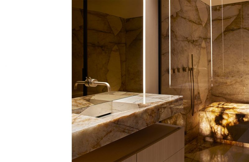 Imagen de detalle de las superficies del baño