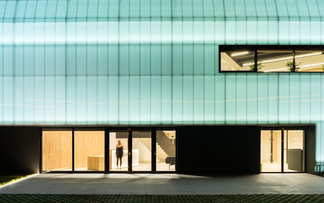 arquitectura y empresa_Ruben Muedra_Oficinas Idai_fachada 