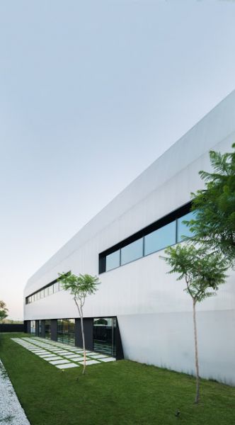 arquitectura y empresa_Ruben Muedra_Oficinas Idai_fachada 