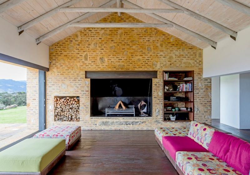 Sala y chimenea de la Casa Amangiri