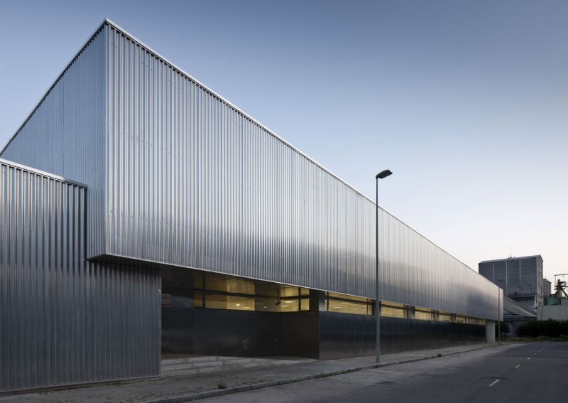 arquitectura unia arquitectos spee sevilla fachada piel aluminio microperforado
