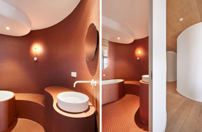 Baño que recupera el concepto de mosaico
