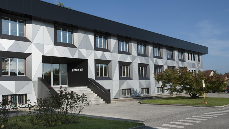 Arquitectura y Empresa, arquitectura, construcción, materiales de construcción, TRESPA, aislamiento térmico, fachada ventilada, fachadas, aislamiento, materiales para fachada, materiales exteriores, paneles Trespa, Arpa Industriale, eficiencia energética, sostenibilidad, arquitectura sostenible, materiales sostenibles, paneles Trespa® Meteon®