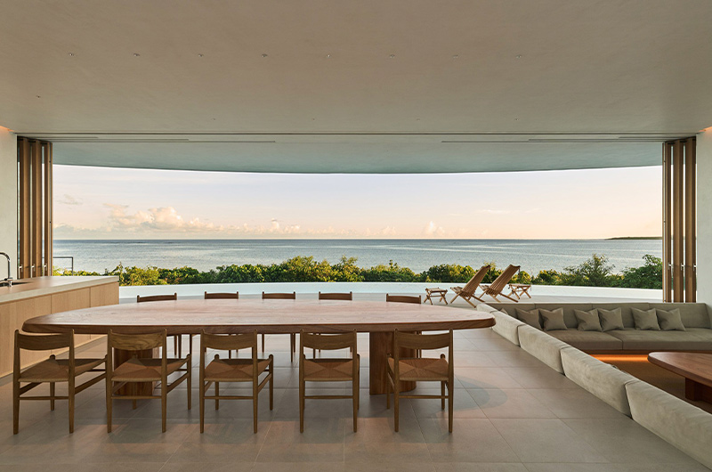 Arquitectura y Empresa, arquitectura, Japón, Japan, villa, casa de vacaciones, playa, Sou Fujimoto, diseño interior, interiorismo, arquitectura orgánica, vivienda de alquiler, hotel, mar, isla, arquitectura costera, integración con naturaleza, Not A Hotel, New Color Studio, materiales de construcción, minimalismo, diseño minimalista, diseño de interiores, piscina, arquitectura orgánica, arquitectura minimalista