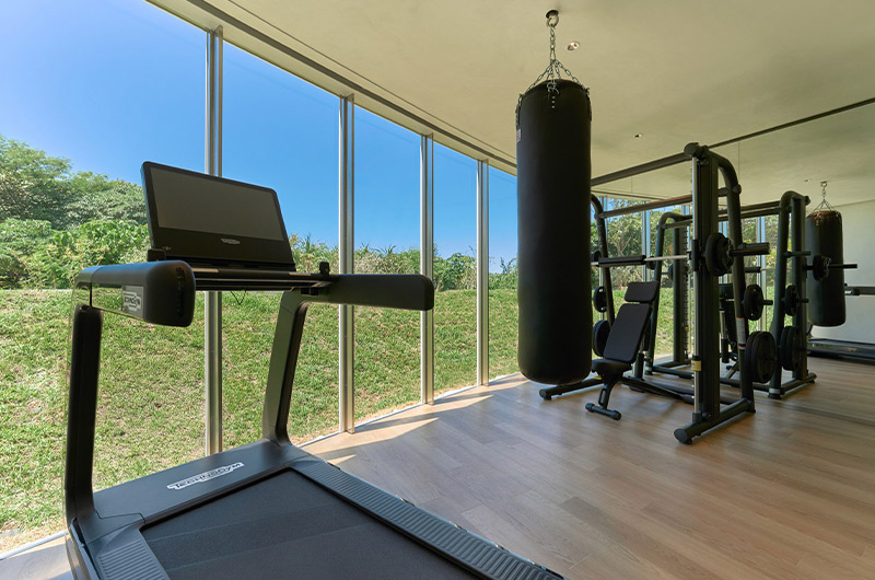 Arquitectura y Empresa, arquitectura, Japón, Japan, villa, casa de vacaciones, playa, Sou Fujimoto, diseño interior, interiorismo, arquitectura orgánica, vivienda de alquiler, hotel, mar, isla, arquitectura costera, integración con naturaleza, Not A Hotel, New Color Studio, materiales de construcción, minimalismo, diseño minimalista, diseño de interiores, piscina, arquitectura orgánica, arquitectura minimalista