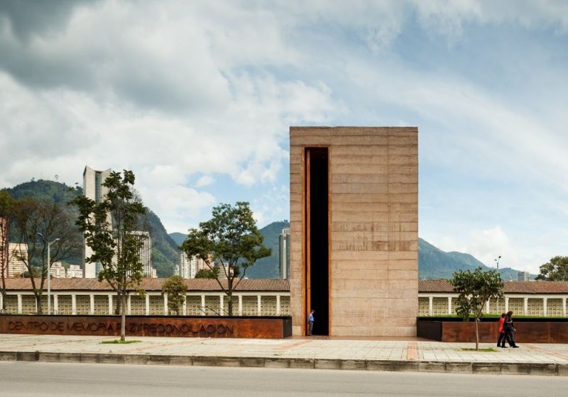 Vista frontal del Centro de Memoria, Paz y Reconciliación