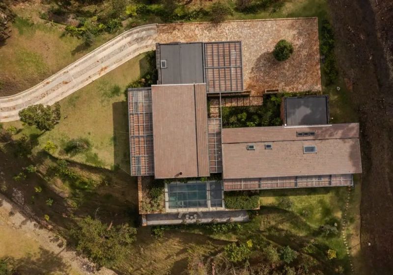 Vista general nocturna de la Casa E + A