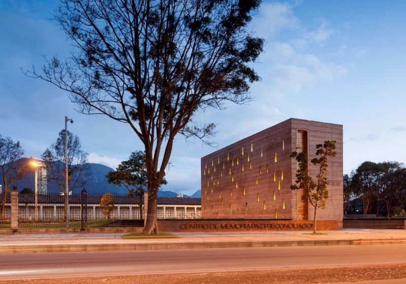 Vista general desde la calle del Centro de Memoria, Paz y Reconciliación