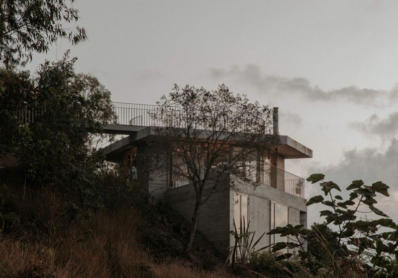 Vista general oriental de la Casa de Concreto